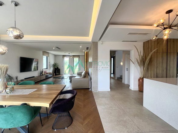 Kuća Prodaja Petrovaradin  360 m2