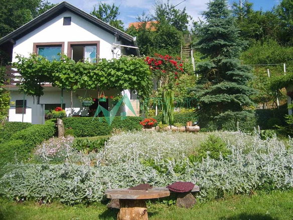 Kuća Prodaja Sremska Kamenica  64 m2