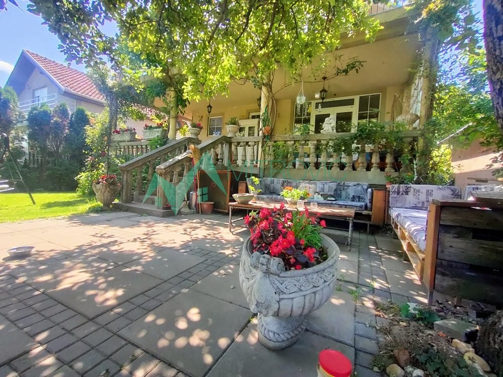 Kuća Prodaja Stari Banovci  260 m2