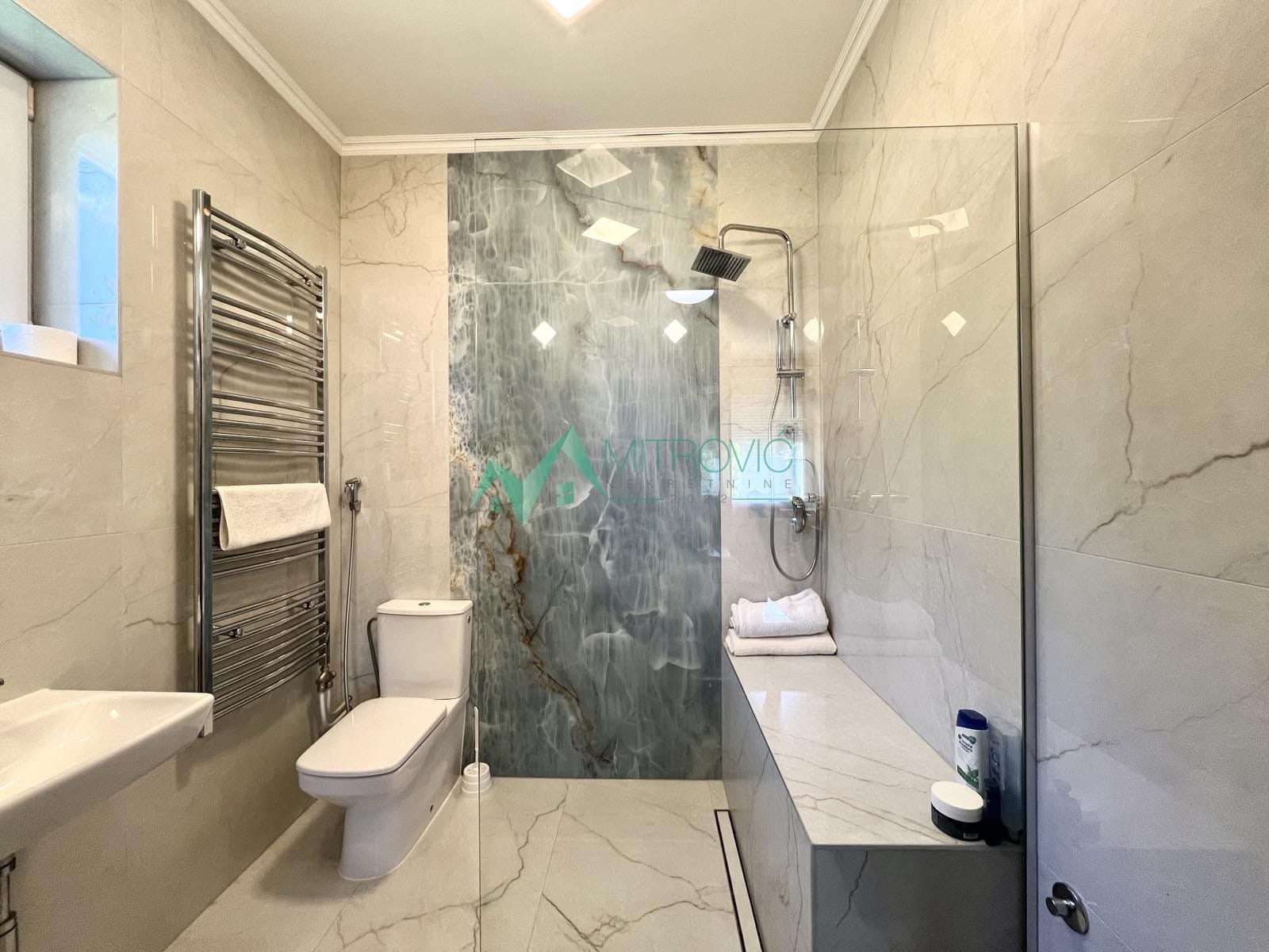 Kuća Prodaja Stepanovićevo  221 m2