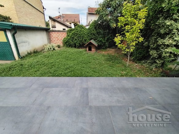 Kuća Prodaja Novi Sad  300 m2