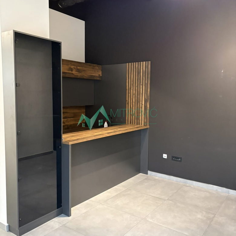 Lokal Prodaja Novi Sad  192 m2