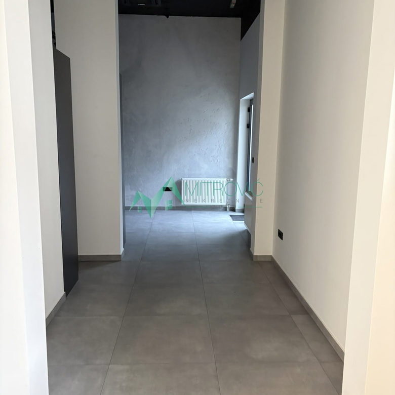 Lokal Prodaja Novi Sad  192 m2