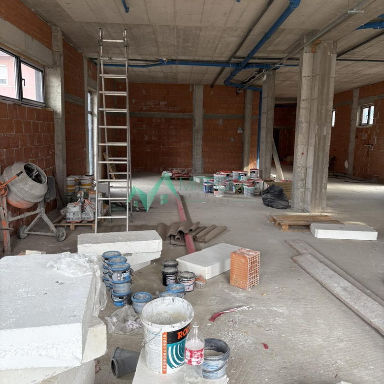Lokal Prodaja Petrovaradin  303 m2