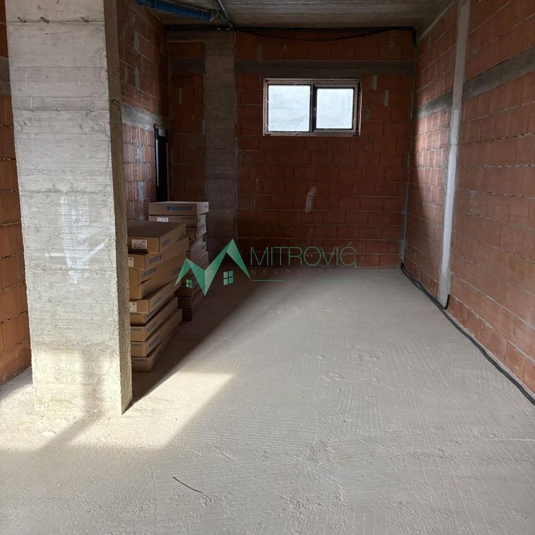 Lokal Prodaja Petrovaradin  303 m2