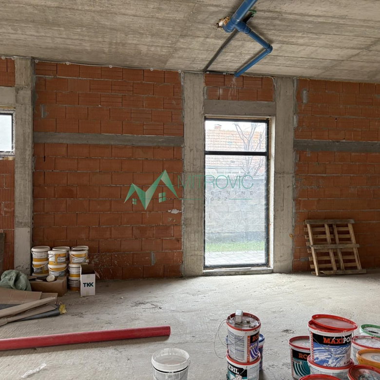 Lokal Prodaja Petrovaradin  303 m2