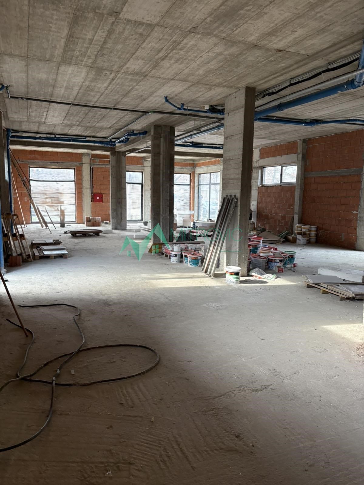 Lokal Prodaja Petrovaradin  303 m2