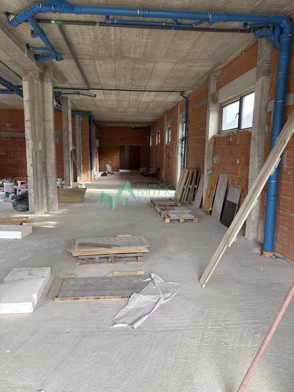 Lokal Prodaja Petrovaradin  303 m2