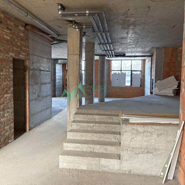 Lokal Prodaja Novi Sad  327 m2