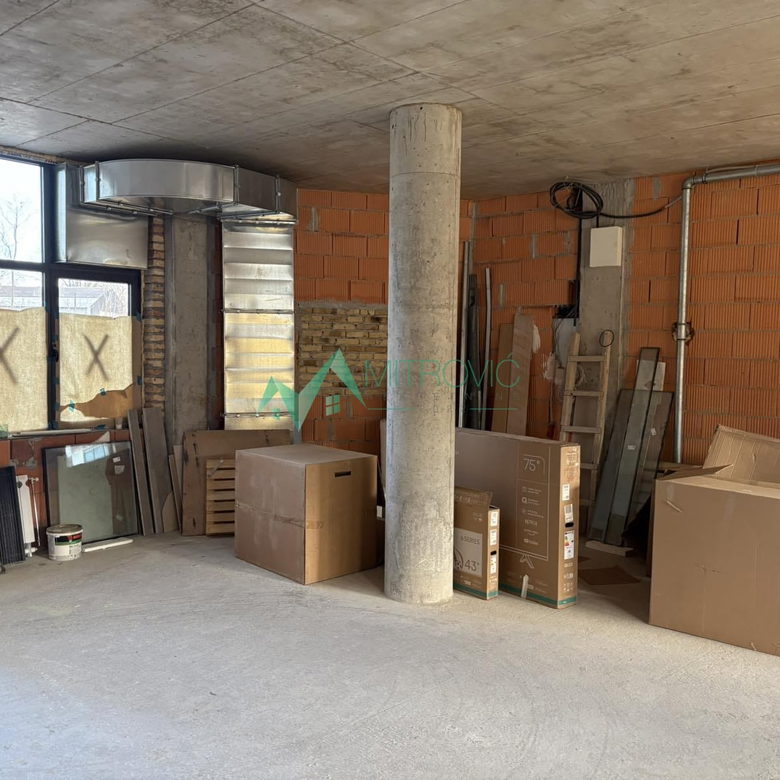 Lokal Prodaja Novi Sad  327 m2