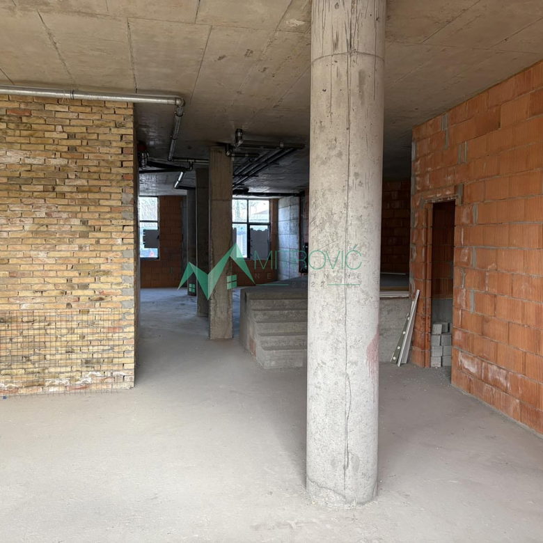 Lokal Prodaja Novi Sad  327 m2
