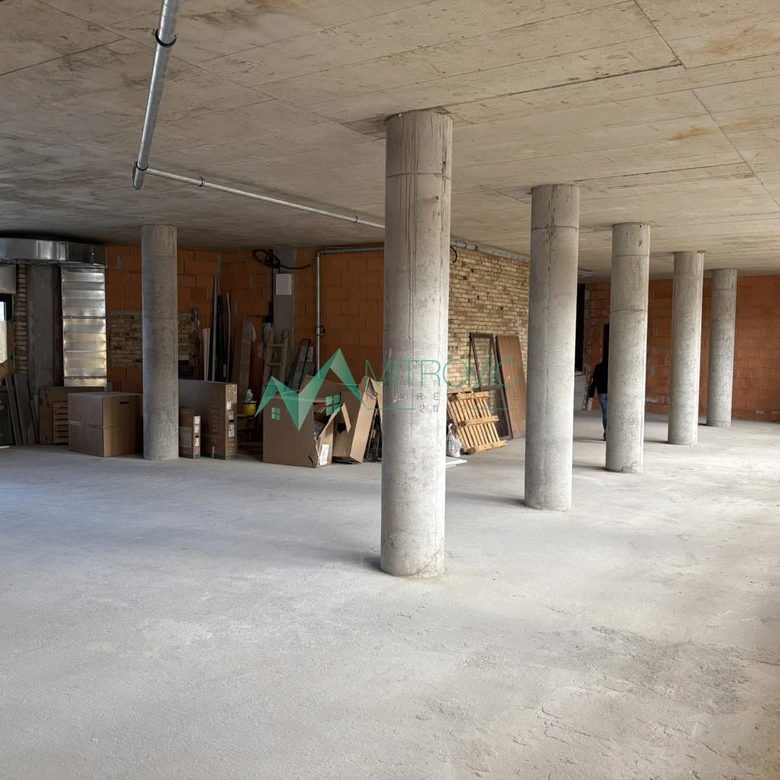 Lokal Prodaja Novi Sad  327 m2