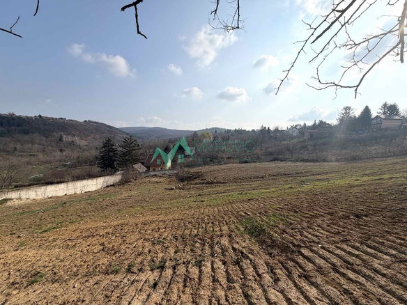 Plac Prodaja Sremska Kamenica  1827 m2