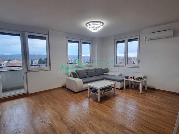 Stan Prodaja Novi Sad  82 m2