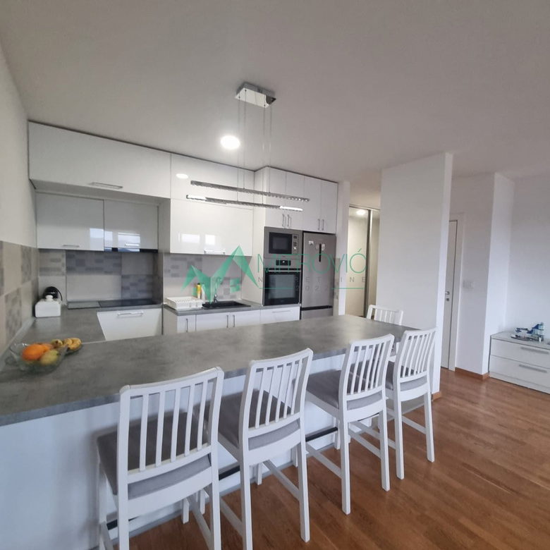 Stan Prodaja Novi Sad  82 m2