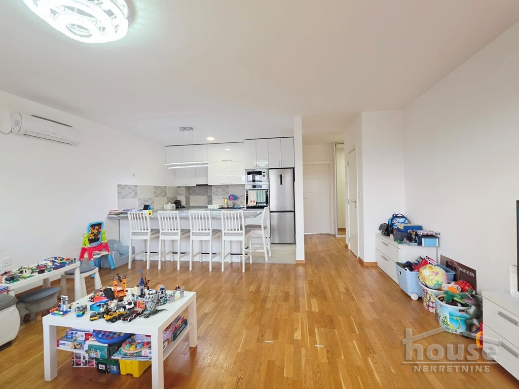 Stan Prodaja Novi Sad  82 m2