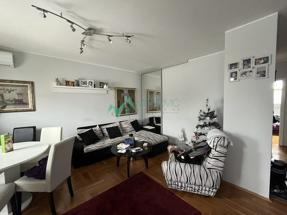 Stan Prodaja Novi Sad  65 m2