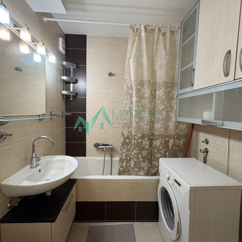 Stan Prodaja Novi Sad  74 m2