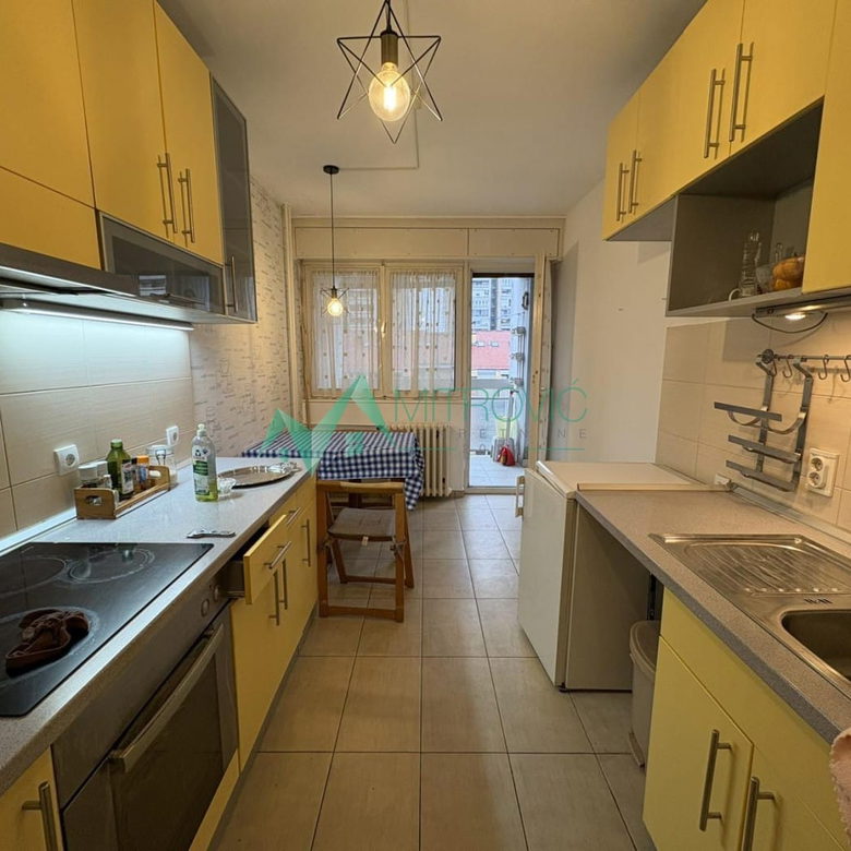 Stan Prodaja Novi Sad  74 m2