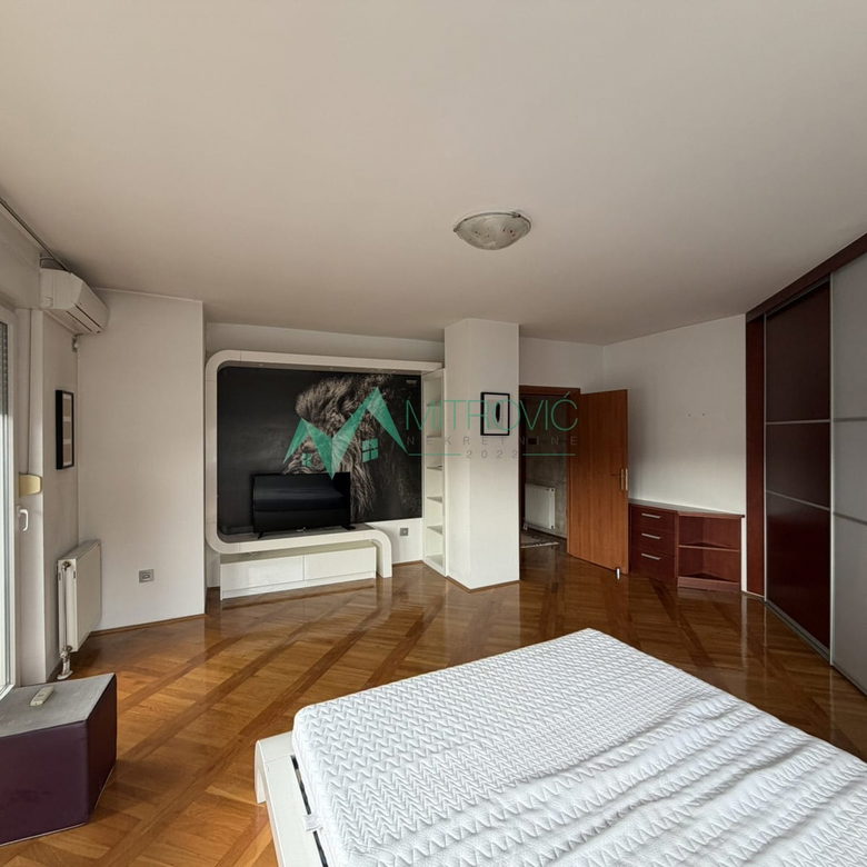 Stan Prodaja Novi Sad  161 m2