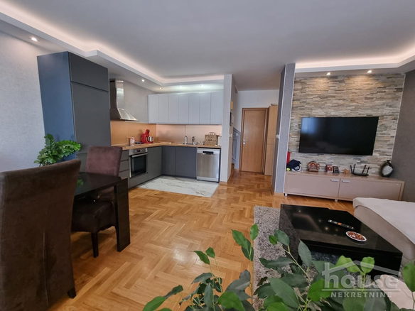 Stan Prodaja Novi Sad  86 m2