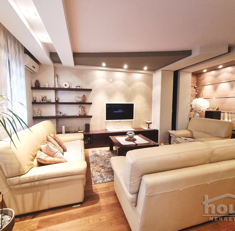 Četvorosoban stan na prodaju, Grbavica, Novi Sad, 99m², 310.000 €