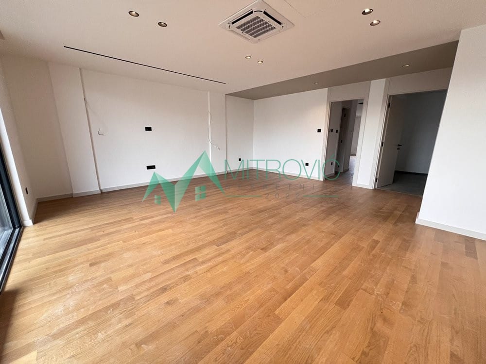 Stan Prodaja Novi Sad  210 m2