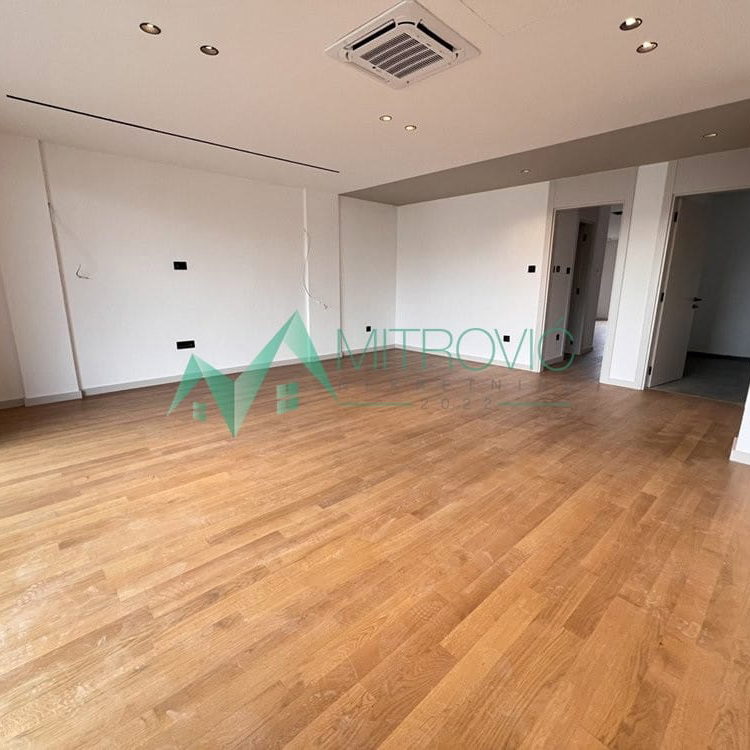 Stan Prodaja Novi Sad  210 m2