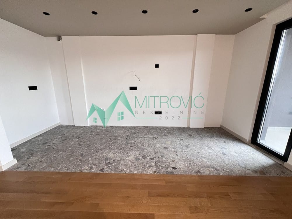 Stan Prodaja Novi Sad  210 m2