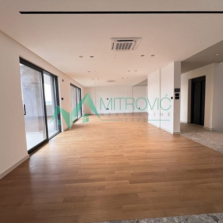 Stan Prodaja Novi Sad  210 m2