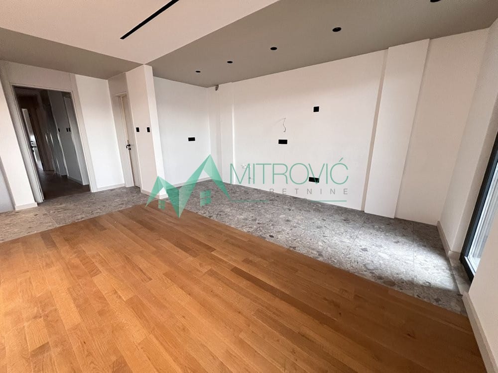 Stan Prodaja Novi Sad  210 m2