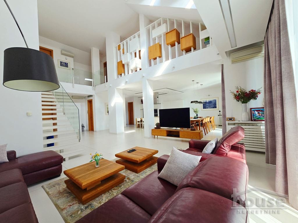 Stan Prodaja Novi Sad  352 m2