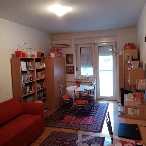 Jednosoban stan na prodaju, Centar, Novi Sad, 30m², 2. sprat, 123.600 €