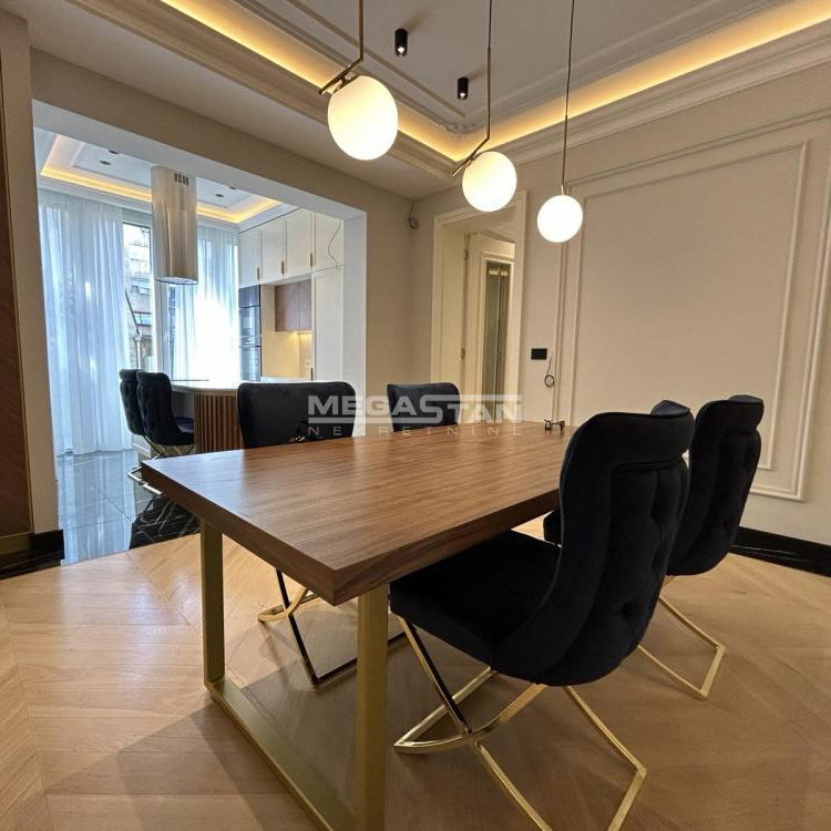 Četvorosoban stan na prodaju, Krunski Venac, Beograd, 100m², 530.000 €