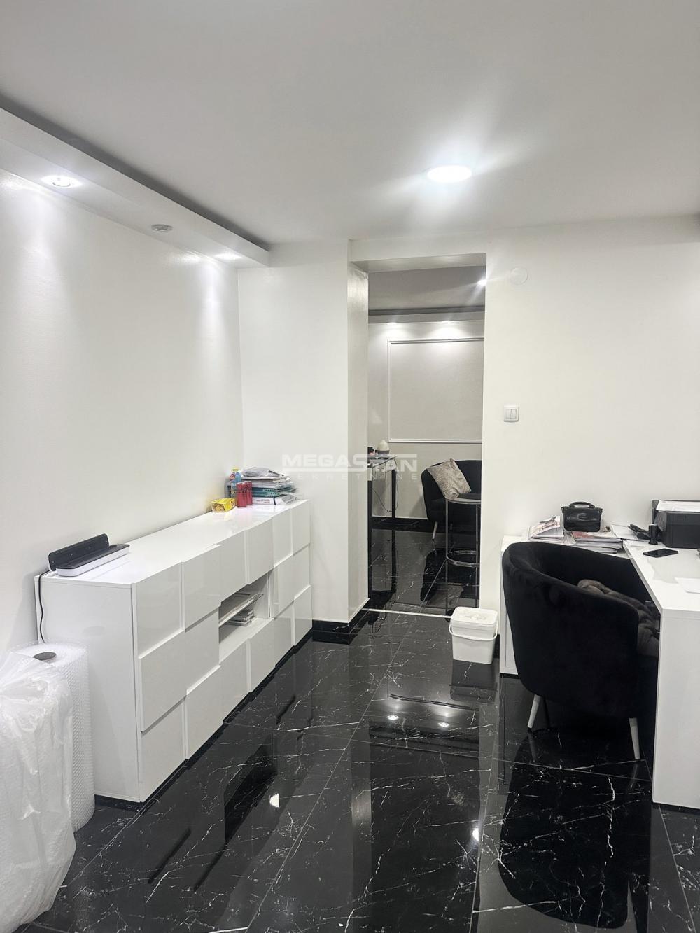 Dvoiposoban stan na prodaju, Trg Republike, Beograd, 50m², 299.500 €
