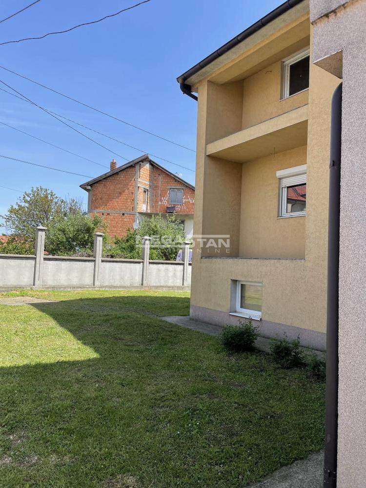 108094140-1-20250424161759 Kuća na prodaju, Kumodraž, Beograd, 415m², 285.000 €