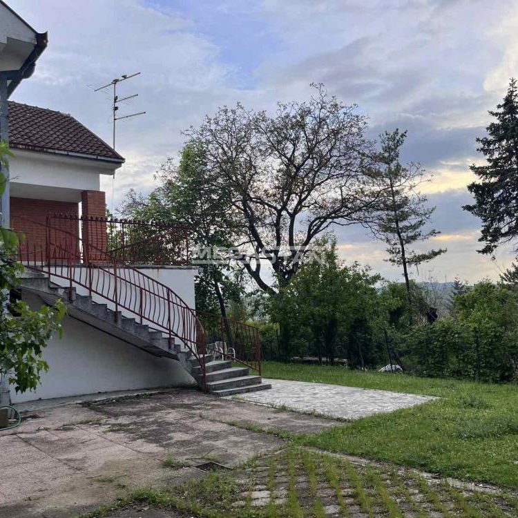 Kuća na prodaju, Boleč, Beograd, 450m², 270.000 €