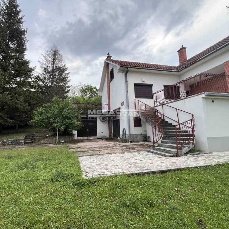 Kuća na prodaju, Boleč, Beograd, 450m², 270.000 €