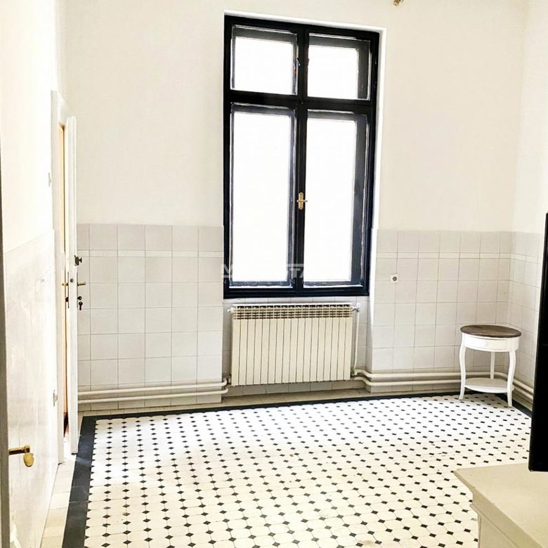 Višesoban stan na prodaju, Knez Mihailova, Beograd, 239m², 950.000 €