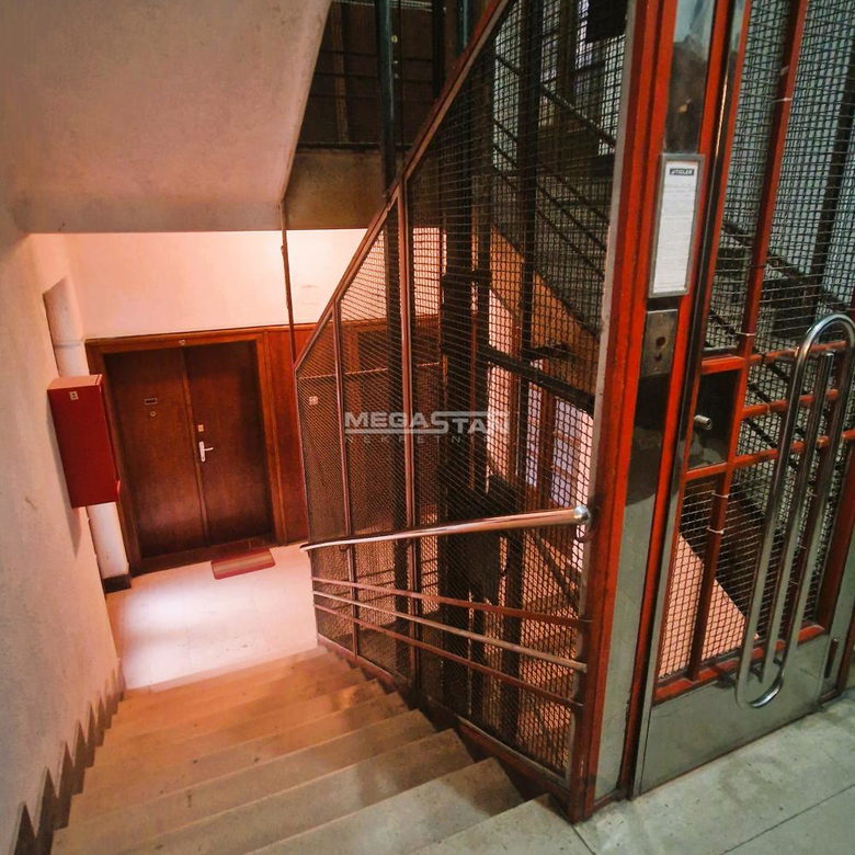 Dvosoban stan za izdavanje, Skupština, Beograd, 55m², 1.300 €/mes