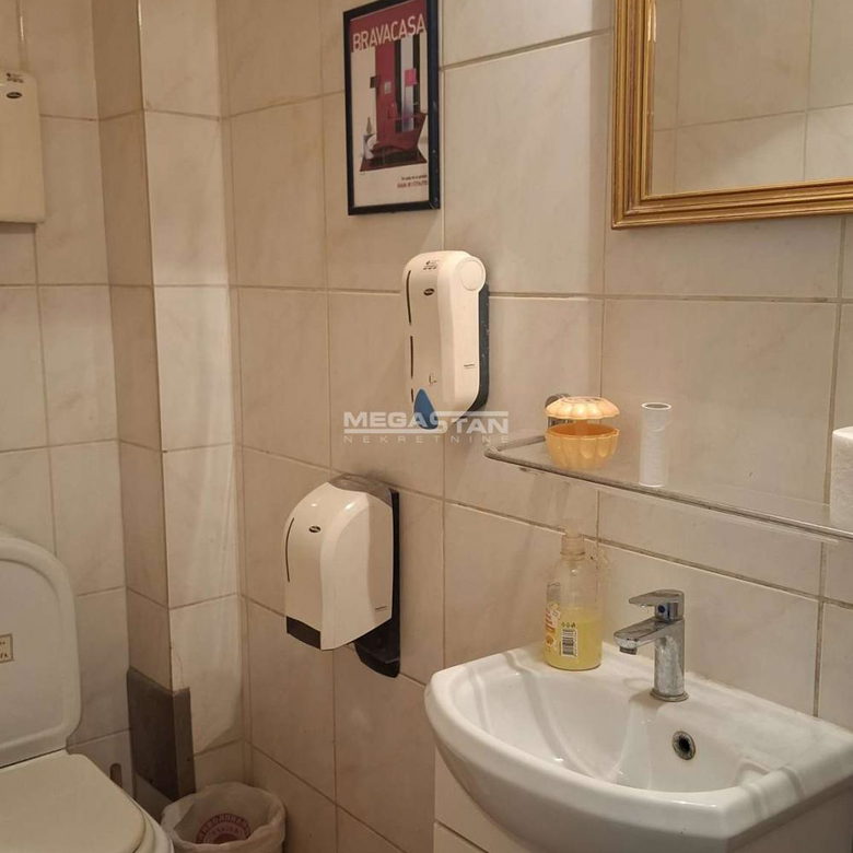 Lokal na prodaju, Blok 12 – YUBC, Beograd, 77m², Visoko prizemlje, 192.000 €