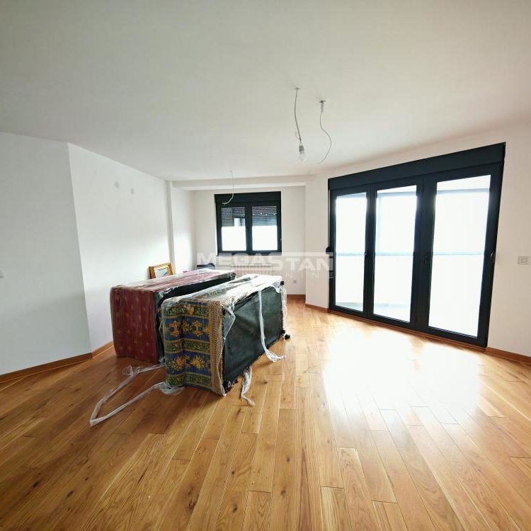 Četvorosoban stan na prodaju, Autokomanda, Beograd, 100m², 320.000 €