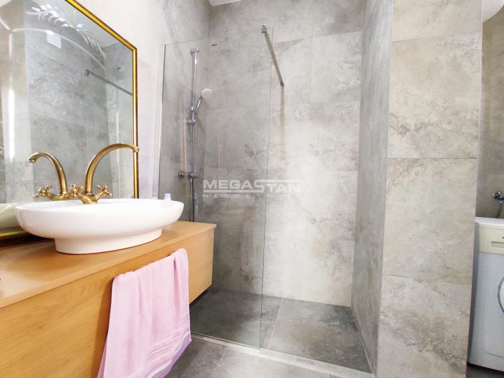 Dvosoban stan na prodaju, Beograd Centar, Beograd, 87m², 1. sprat, 289.900 €