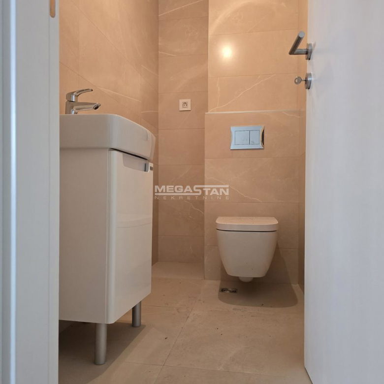 Četvoroiposoban stan na prodaju, Šumice, Beograd, 162m², 518.400 €