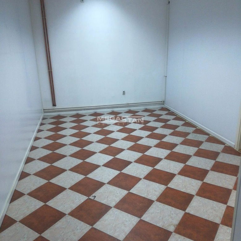 Lokal za izdavanje, Centar, Beograd, 131m², 800 €/mes