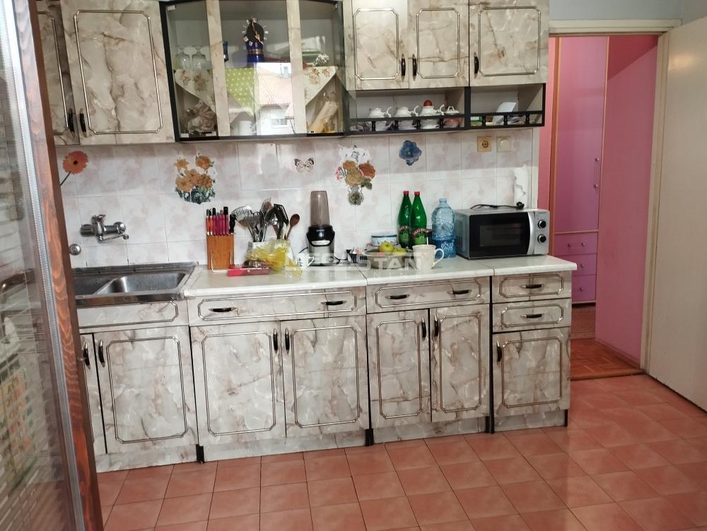 Dvosoban stan na prodaju, Bežanijska Kosa 3, Beograd, 74m², 187.000 €