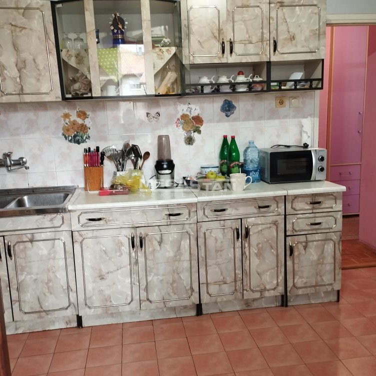 Dvosoban stan na prodaju, Bežanijska Kosa 3, Beograd, 74m², 187.000 €