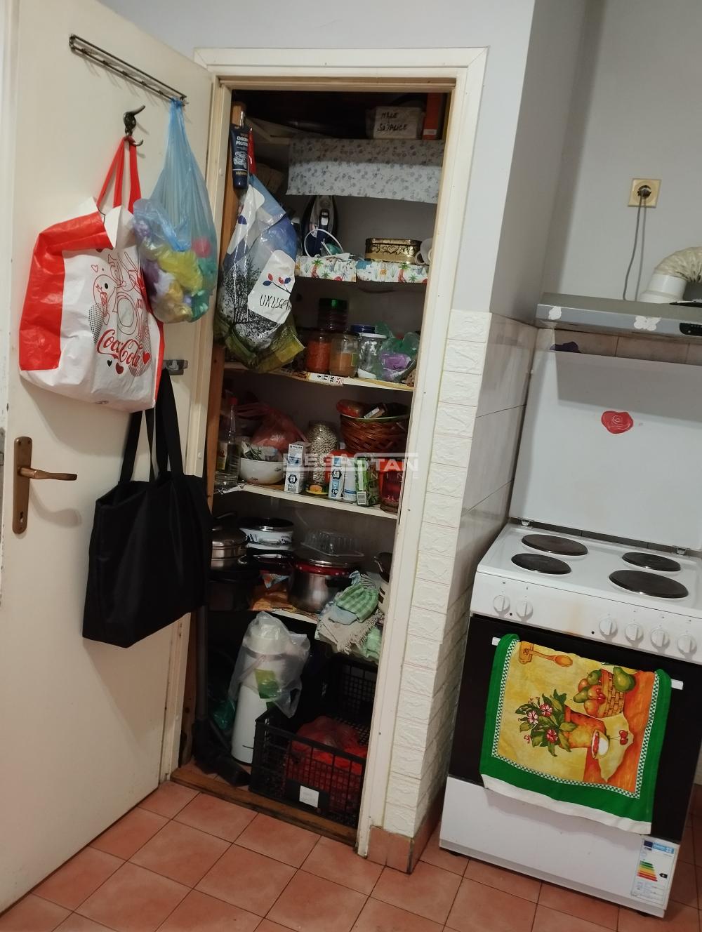 Dvosoban stan na prodaju, Bežanijska Kosa 3, Beograd, 74m², 187.000 €