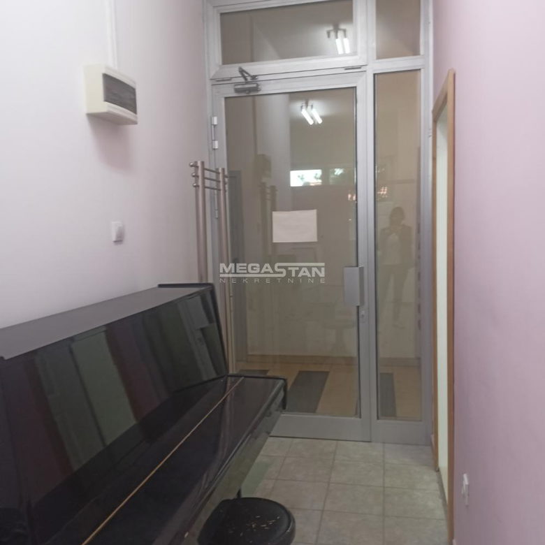 Lokal na prodaju, Nova Pazova, Stara Pazova, 28m², 33.350 €
