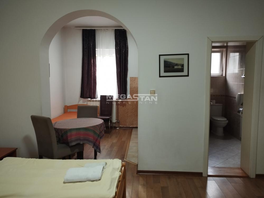 Kuća Prodaja Loznica  304 m2